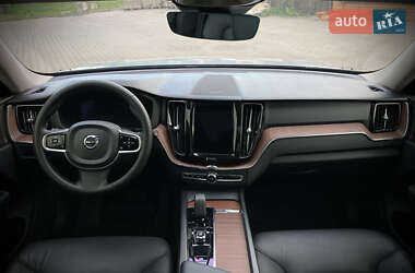 Внедорожник / Кроссовер Volvo XC60 2023 в 