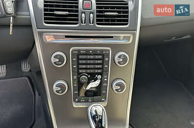 Внедорожник / Кроссовер Volvo XC60 2014 в 