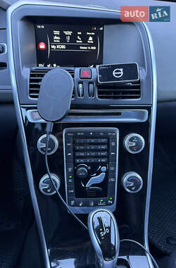 Внедорожник / Кроссовер Volvo XC60 2015 в 