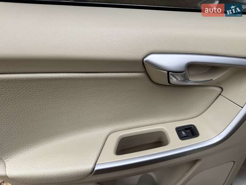 Позашляховик / Кросовер Volvo XC60 2012 в Києві