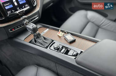 Позашляховик / Кросовер Volvo XC60 2021 в  фото 36 Позашляховик / Кросовер Volvo XC60 2021 в