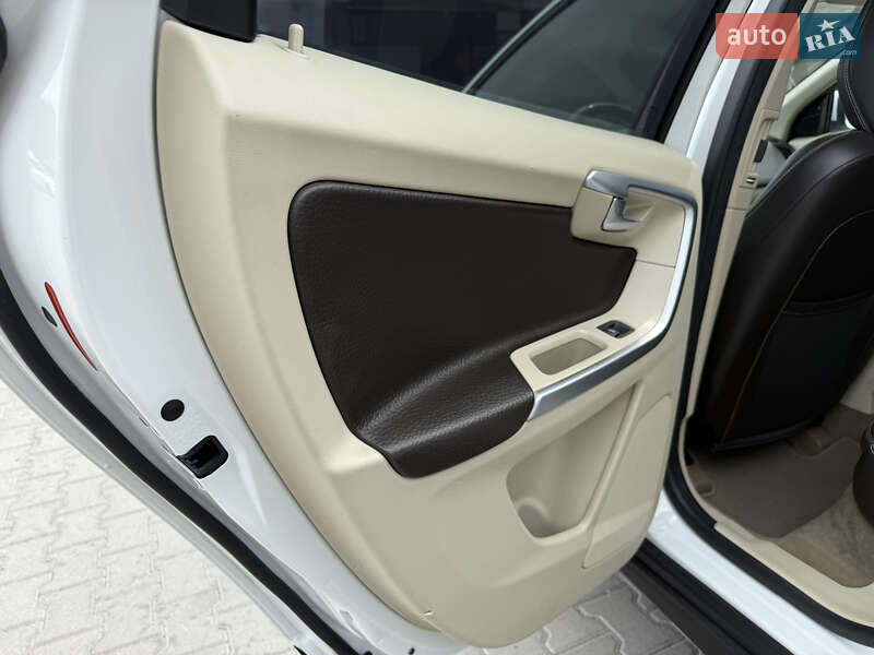 Внедорожник / Кроссовер Volvo XC60 2012 в Ровно