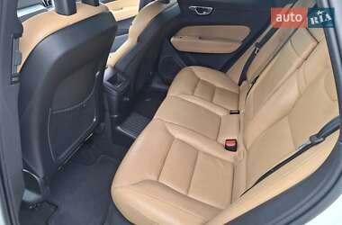 Позашляховик / Кросовер Volvo XC60 2017 в  фото 36 Позашляховик / Кросовер Volvo XC60 2017 в