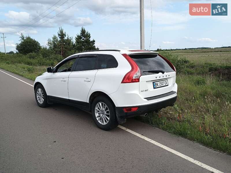 Позашляховик / Кросовер Volvo XC60 2010 в 