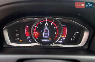 Позашляховик / Кросовер Volvo XC60 2016 в 