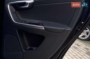 Позашляховик / Кросовер Volvo XC60 2016 в 