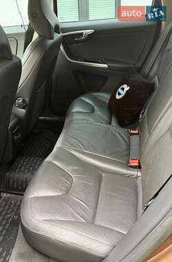 Внедорожник / Кроссовер Volvo XC60 2012 в 