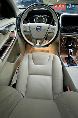 Внедорожник / Кроссовер Volvo XC60 2015 в 