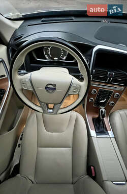 Внедорожник / Кроссовер Volvo XC60 2015 в 