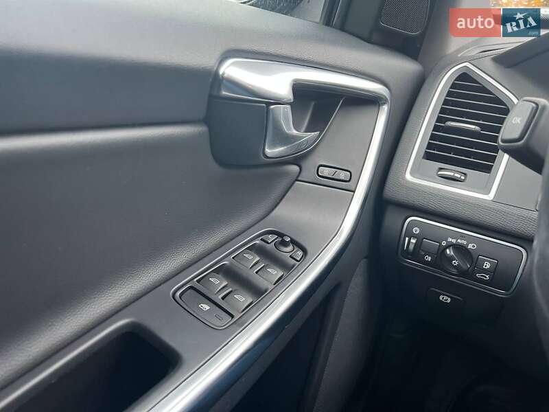Внедорожник / Кроссовер Volvo XC60 2016 в Луцке