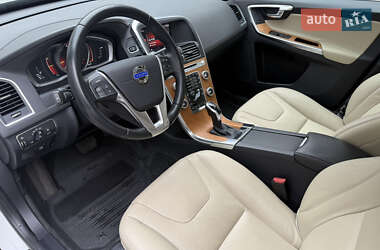 Внедорожник / Кроссовер Volvo XC60 2017 в 