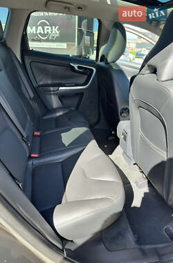Внедорожник / Кроссовер Volvo XC60 2014 в 