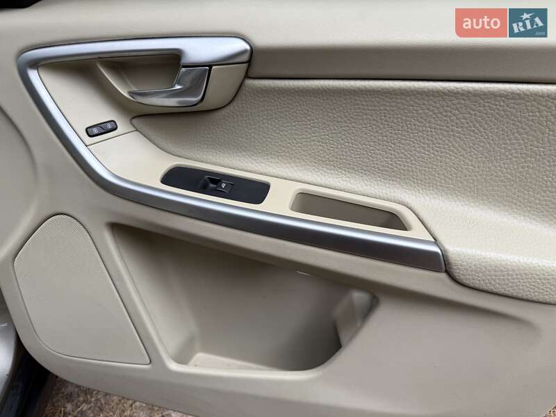 Позашляховик / Кросовер Volvo XC60 2012 в Києві фото 38 Позашляховик / Кросовер Volvo XC60 2012 в Києві