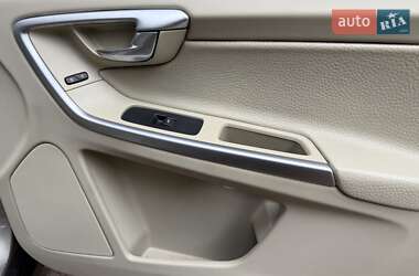 Позашляховик / Кросовер Volvo XC60 2012 в  фото 38 Позашляховик / Кросовер Volvo XC60 2012 в