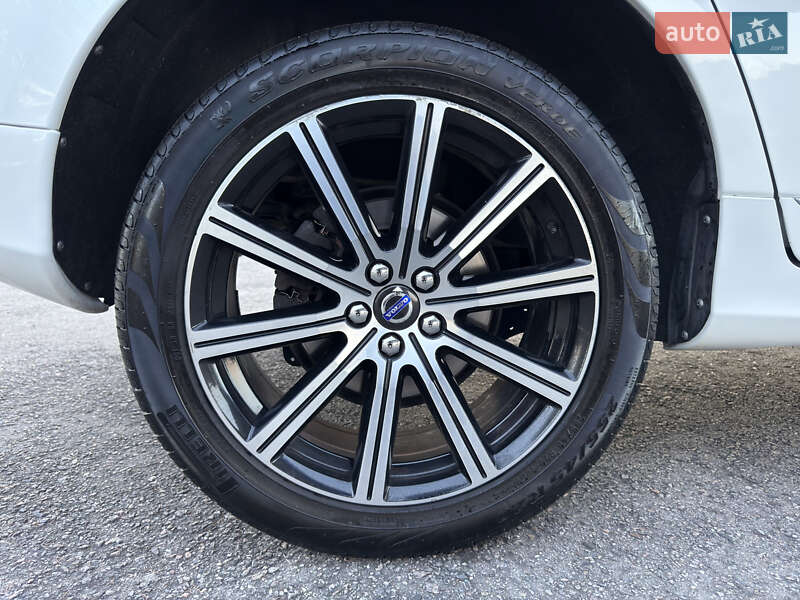 Внедорожник / Кроссовер Volvo XC60 2017 в Радивилове