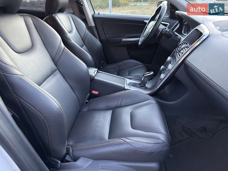 Внедорожник / Кроссовер Volvo XC60 2017 в Радивилове