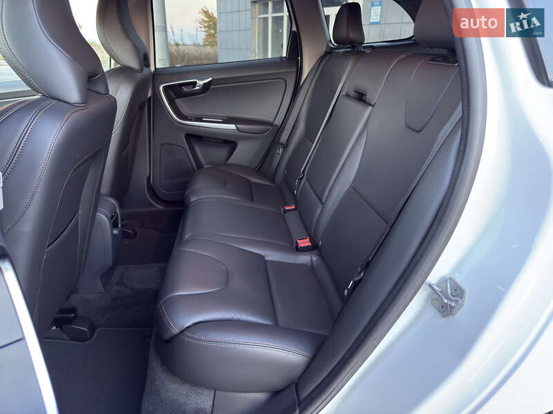 Внедорожник / Кроссовер Volvo XC60 2017 в Радивилове