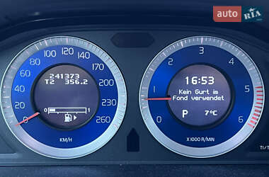 Позашляховик / Кросовер Volvo XC60 2010 в  фото 49 Позашляховик / Кросовер Volvo XC60 2010 в