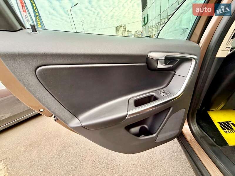 Позашляховик / Кросовер Volvo XC60 2012 в Києві фото 38 Позашляховик / Кросовер Volvo XC60 2012 в Києві