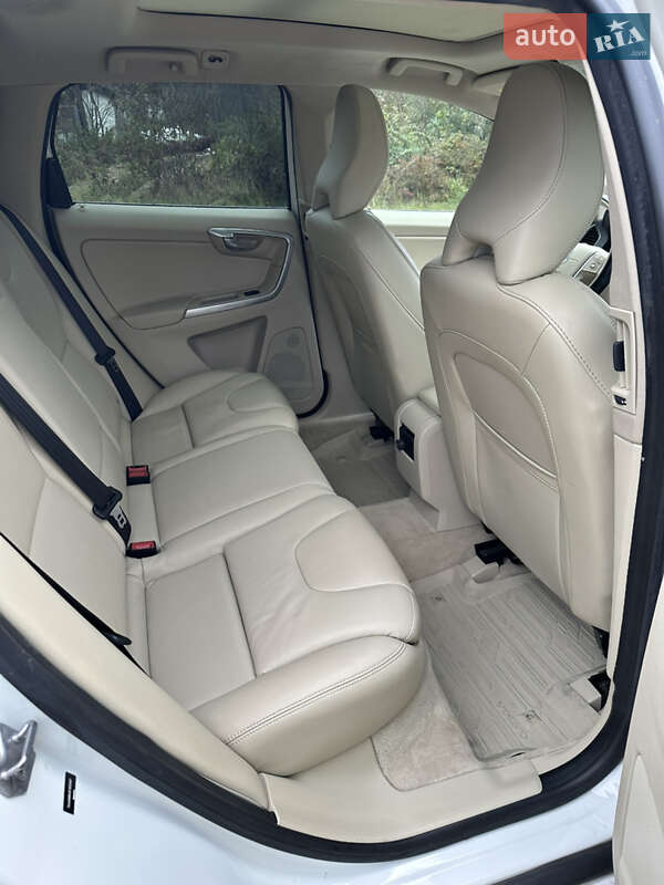 Внедорожник / Кроссовер Volvo XC60 2015 в Самборе фото 14 Внедорожник / Кроссовер Volvo XC60 2015 в Самборе