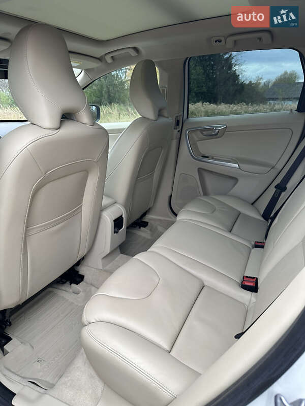 Внедорожник / Кроссовер Volvo XC60 2015 в Самборе фото 16 Внедорожник / Кроссовер Volvo XC60 2015 в Самборе