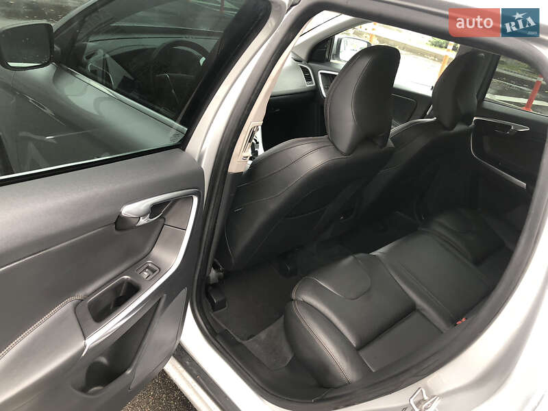 Внедорожник / Кроссовер Volvo XC60 2016 в Киеве фото 15 Внедорожник / Кроссовер Volvo XC60 2016 в Киеве