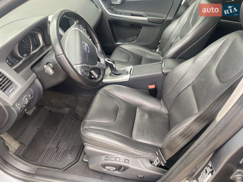 Внедорожник / Кроссовер Volvo XC60 2016 в Обухове фото 23 Внедорожник / Кроссовер Volvo XC60 2016 в Обухове