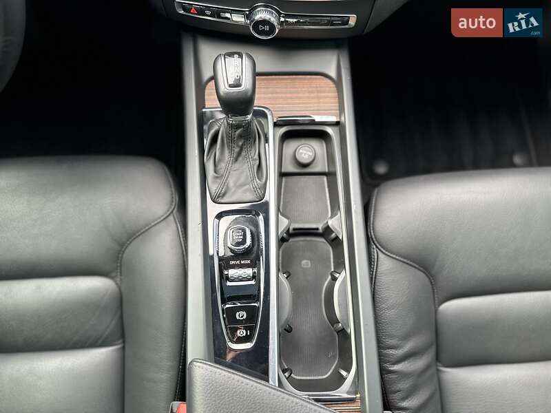 Внедорожник / Кроссовер Volvo XC60 2021 в Луцке