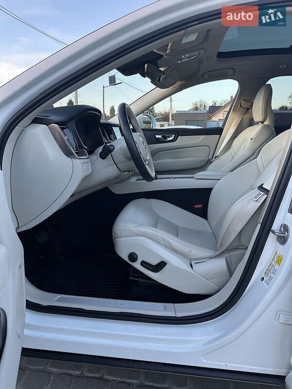Позашляховик / Кросовер Volvo XC60 2022 в Львові
