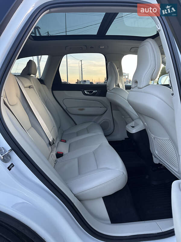 Позашляховик / Кросовер Volvo XC60 2022 в Львові