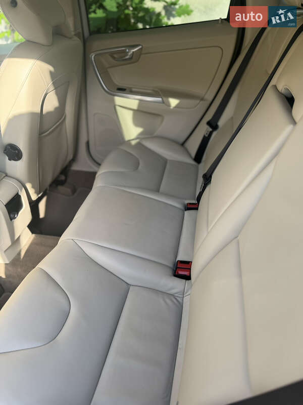 Позашляховик / Кросовер Volvo XC60 2013 в Рівному