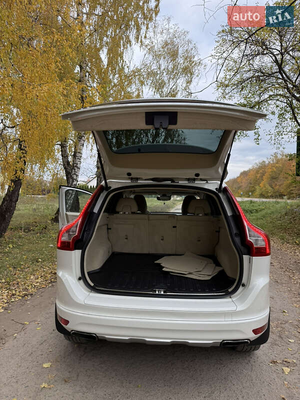 Внедорожник / Кроссовер Volvo XC60 2014 в Почаеве