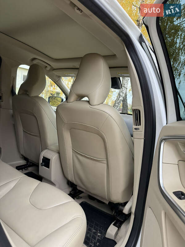 Внедорожник / Кроссовер Volvo XC60 2014 в Почаеве