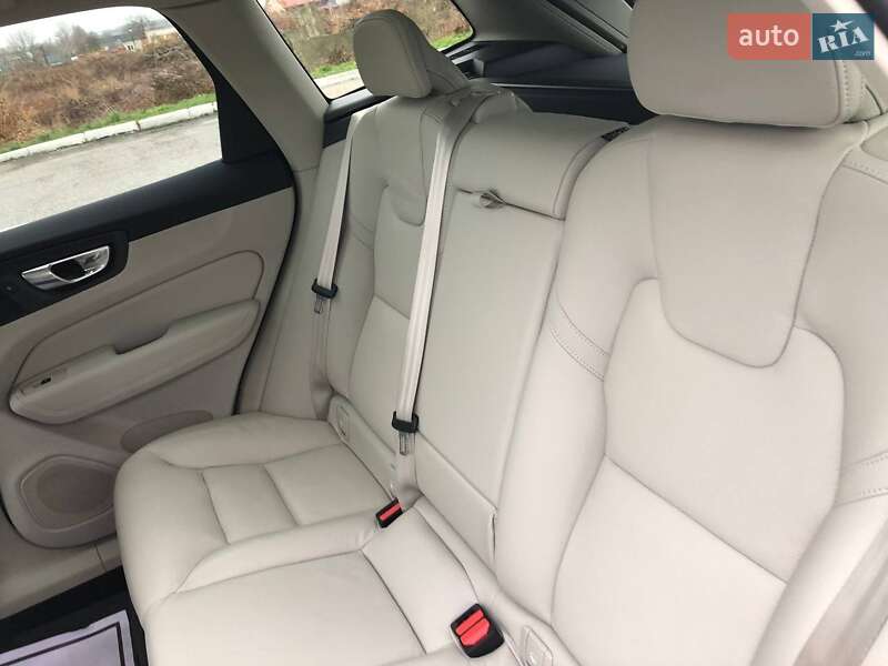 Позашляховик / Кросовер Volvo XC60 2022 в Чернівцях