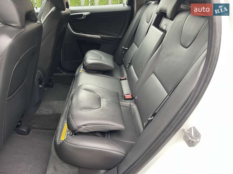 Позашляховик / Кросовер Volvo XC60 2016 в Луцьку фото 40 Позашляховик / Кросовер Volvo XC60 2016 в Луцьку