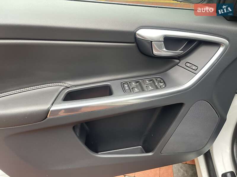 Позашляховик / Кросовер Volvo XC60 2016 в Луцьку фото 43 Позашляховик / Кросовер Volvo XC60 2016 в Луцьку