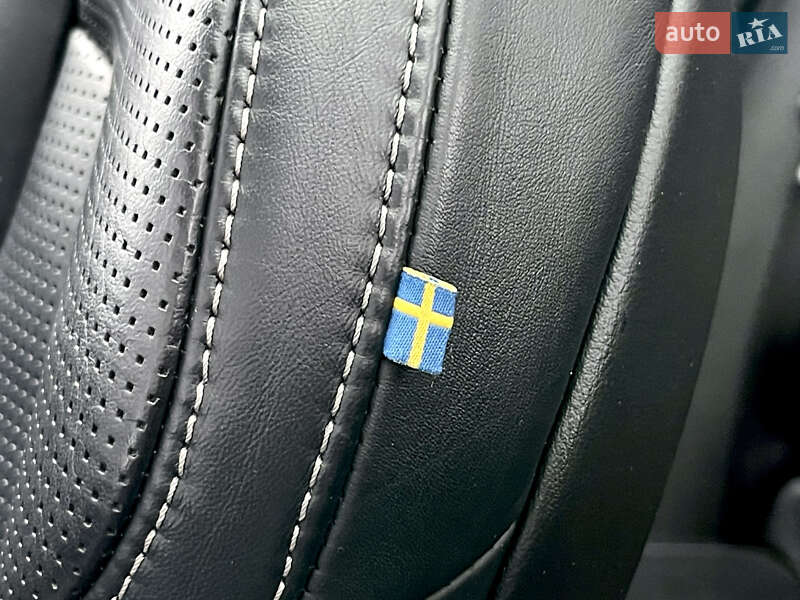 Позашляховик / Кросовер Volvo XC60 2017 в Києві фото 30 Позашляховик / Кросовер Volvo XC60 2017 в Києві