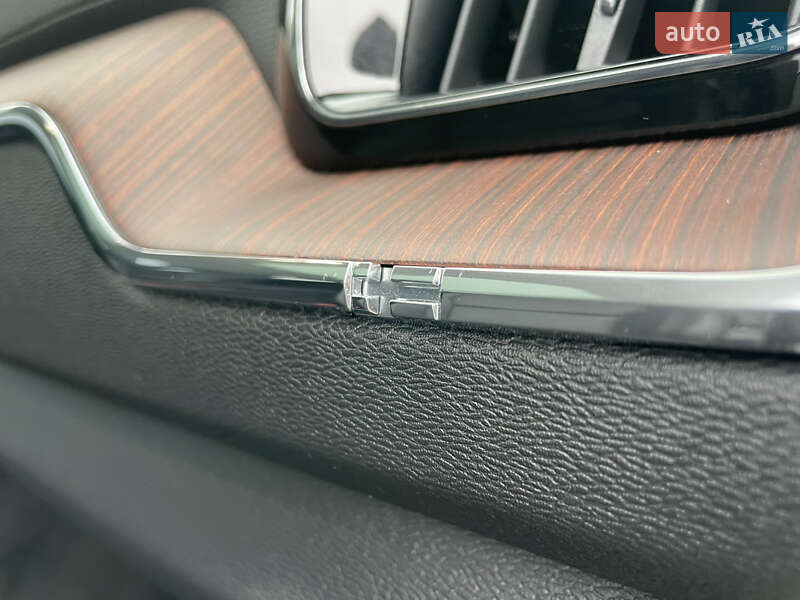 Позашляховик / Кросовер Volvo XC60 2024 в Дніпрі