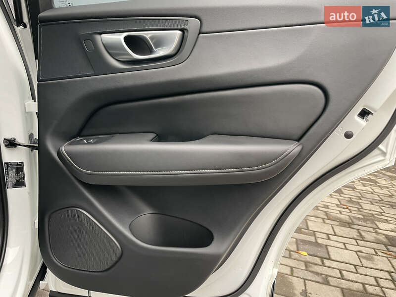 Позашляховик / Кросовер Volvo XC60 2024 в Дніпрі