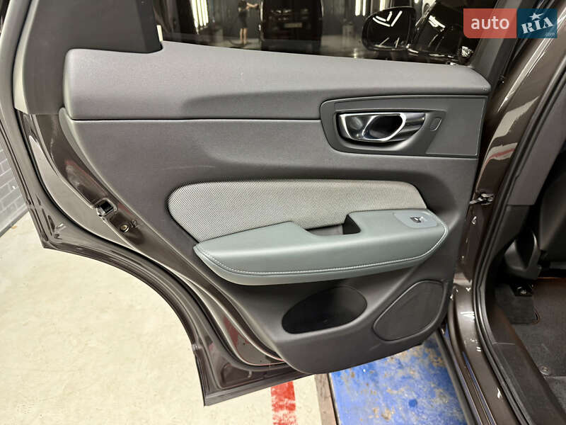 Внедорожник / Кроссовер Volvo XC60 2021 в Днепре фото 26 Внедорожник / Кроссовер Volvo XC60 2021 в Днепре