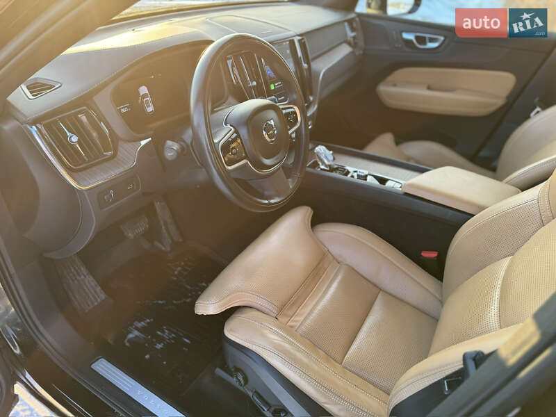 Внедорожник / Кроссовер Volvo XC60 2022 в Ирпене