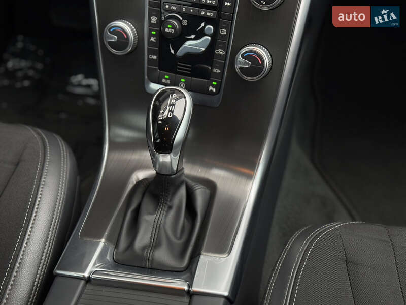 Позашляховик / Кросовер Volvo XC60 2015 в Луцьку