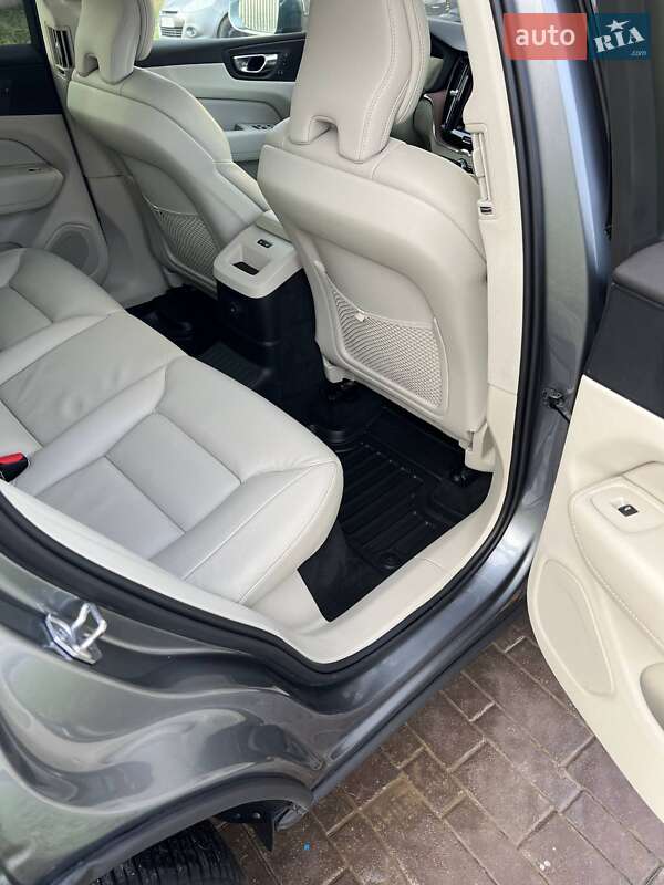 Позашляховик / Кросовер Volvo XC60 2021 в Івано-Франківську