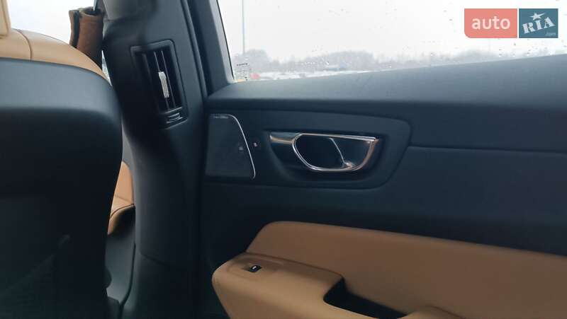 Внедорожник / Кроссовер Volvo XC60 2019 в Львове