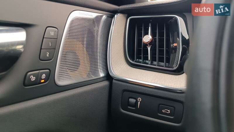 Внедорожник / Кроссовер Volvo XC60 2019 в Львове