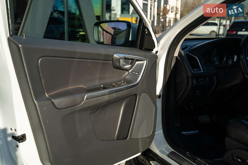 Позашляховик / Кросовер Volvo XC60 2014 в Чернівцях