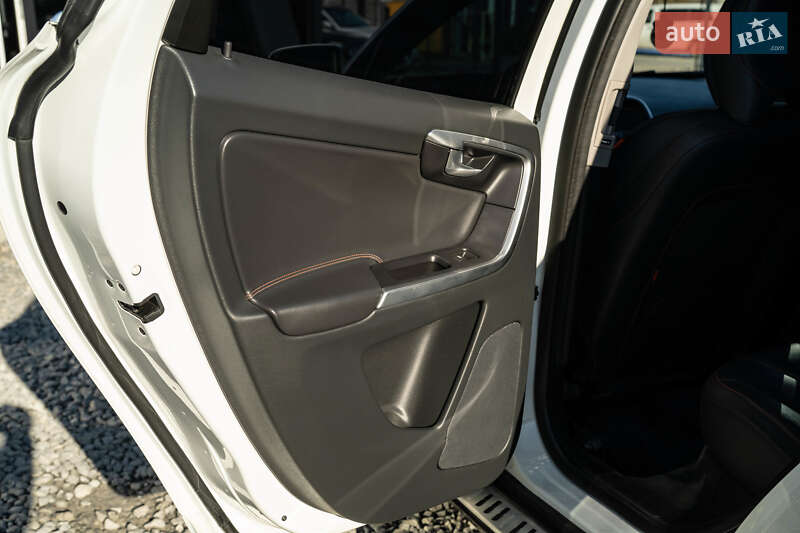 Позашляховик / Кросовер Volvo XC60 2014 в Чернівцях