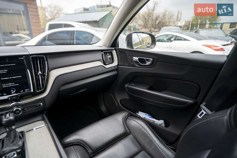 Внедорожник / Кроссовер Volvo XC60 2018 в Киеве