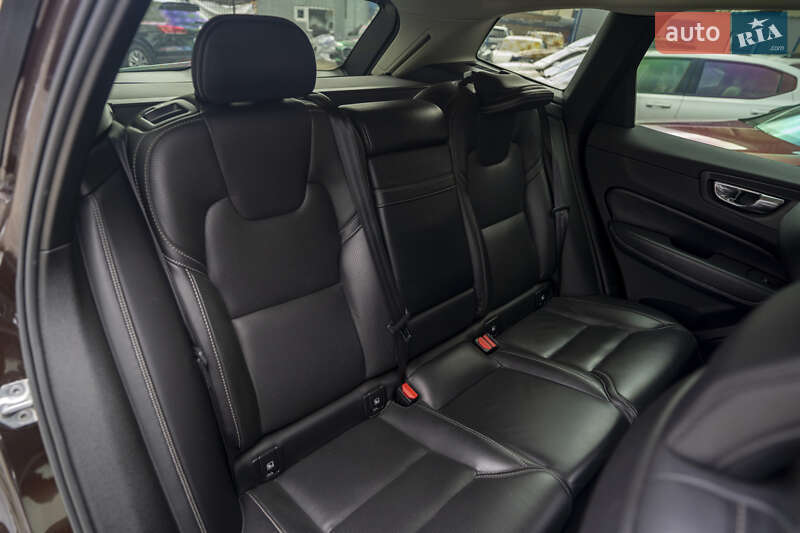 Внедорожник / Кроссовер Volvo XC60 2018 в Киеве