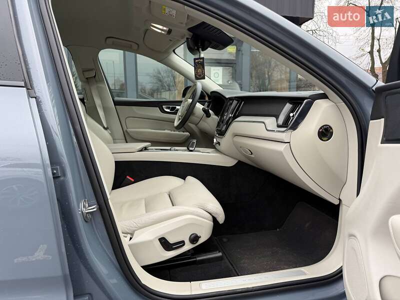 Внедорожник / Кроссовер Volvo XC60 2023 в Полтаве